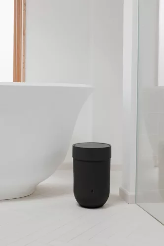 Umbra Touch Műanyag Fürdőszobai Szemetes Fekete Billenő Fedéllel