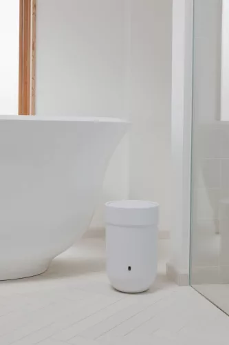 Umbra Touch Műanyag Fürdőszobai Szemetes Fehér Billenő Fedéllel