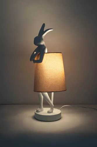 KARE Design Rabbit Asztali Lámpa Fehér Polirezin Rózsaszín Lenvászon Ernyővel 68 cm