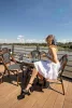 King Home Cafe Paris Rattan Kerti Asztal Üveglappal Dióbarna